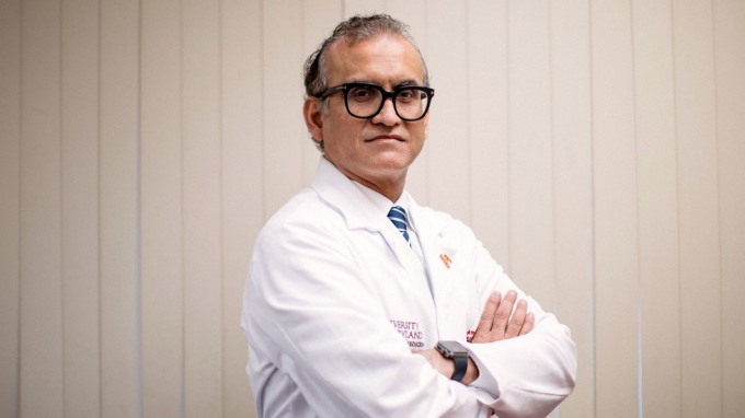 Tiến sĩ y khoa Muhammad Mohiuddin đã làm nên lịch sử vào ngày 8-1 khi ông cùng với nhóm cộng sự cấy ghép thành công tim heo cho người. Người được phẫu thuật là bệnh nhân suy tim giai đoạn cuối 57 tuổi, đã trải qua quy trình thử nghiệm kéo dài 9 giờ tại Trung tâm Y tế Đại học Maryland (Mỹ).