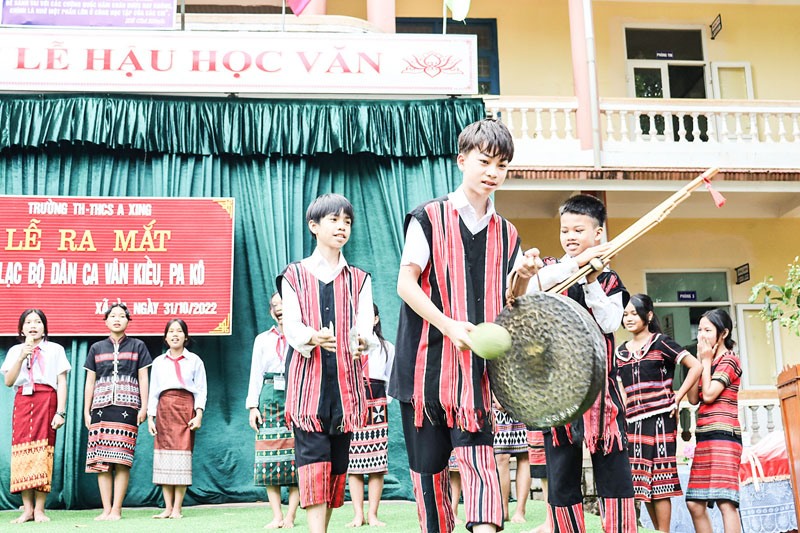 CLB Dân ca Vân Kiều - Pa Kô thu hút nhiều học sinh tham gia - Ảnh: T.T