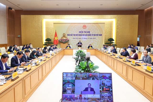 Thủ tướng: Tăng cường công tác xúc tiến đầu tư, thông tin, truyền thông, quảng bá về hình ảnh đất nước, con người, văn hóa Việt Nam tới bạn bè, du khách quốc tế - Ảnh: VGP/Nhật Bắc
