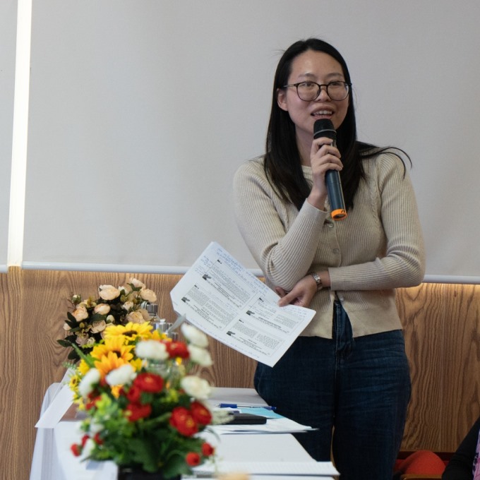 Bà Trần Thị Hương – Đại diện tổ chức Asian – Act về phòng, chống mua bán người tại Việt Nam phát biểu tại Hội thảo
