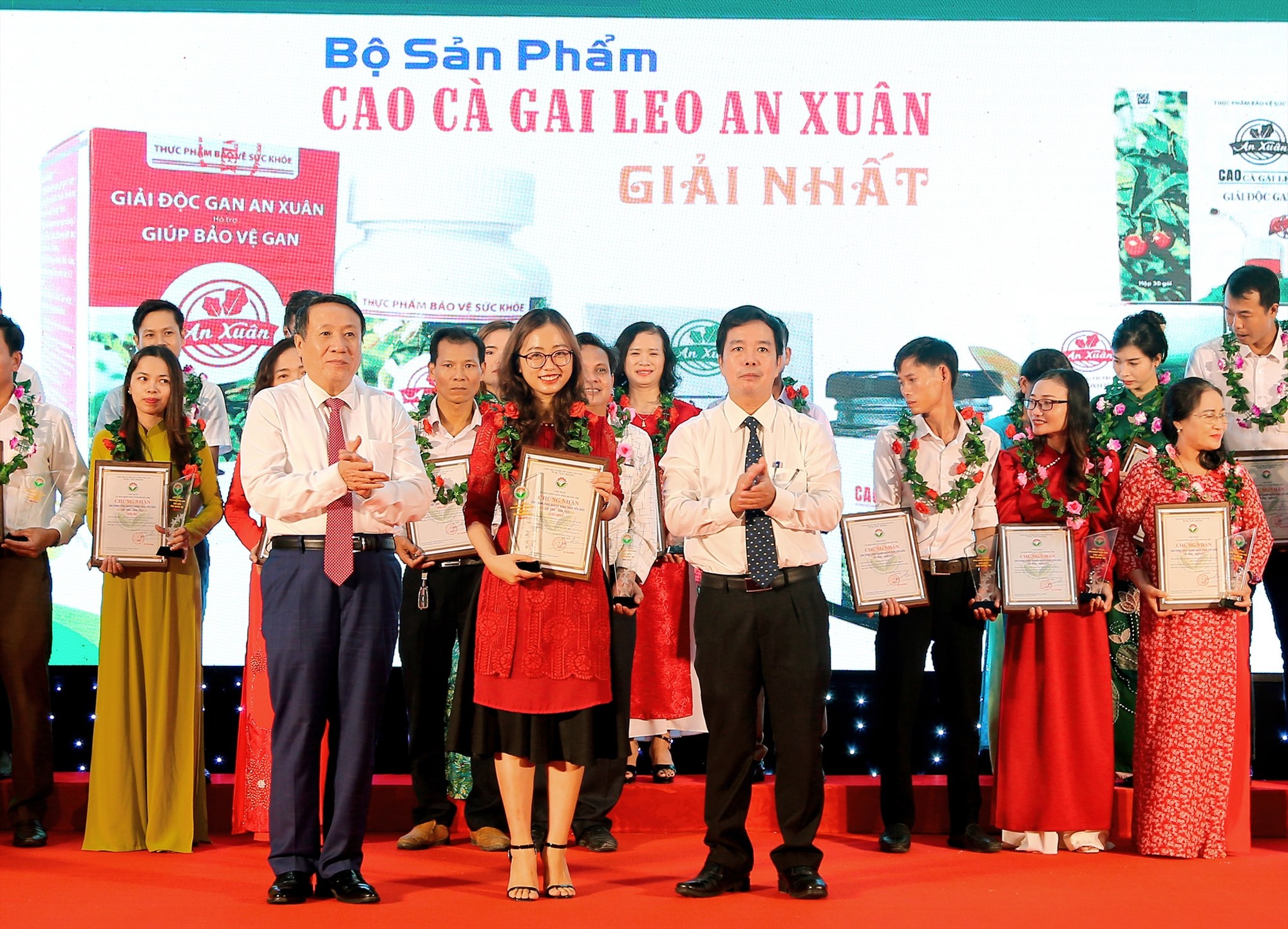 Bộ sản phẩm cao cà gai leo An Xuân đạt giải Nhất chứng nhận sản phẩm công nghiệp nông thôn tiêu biểu tỉnh Quảng Trị năm 2022