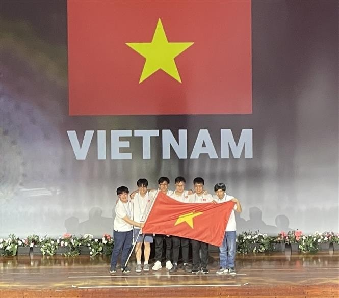 Học sinh Việt Nam đoạt thành tích cao trong Olympic Toán học quốc tế năm 2022. Ảnh: TTXVN.
