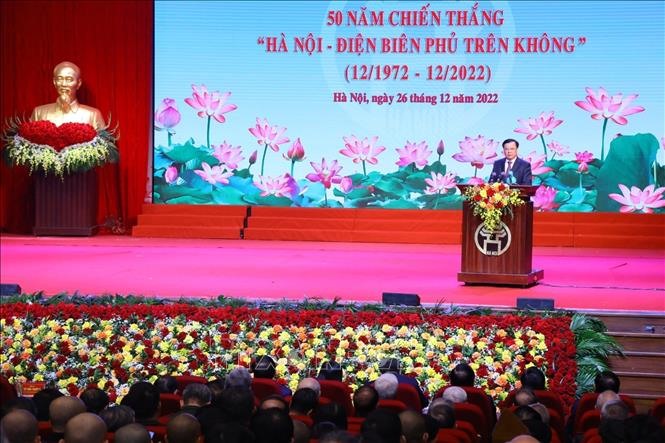 Bí thư Thành ủy Hà Nội Đinh Tiến Dũng đọc diễn văn tại buổi lễ.