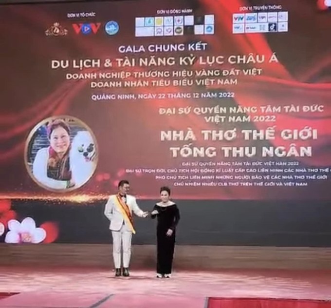Bà Tống Thu Ngân xuất hiện tại sự kiện được tổ chức mới đây tại tỉnh Quảng Ninh với những danh xưng “lạ tai” gây xôn xao dư luận