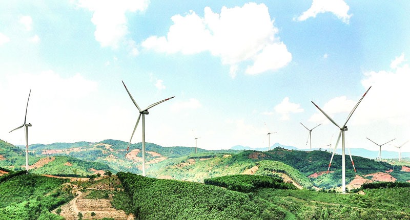 Điện gió đang phát triển mạnh ở địa bàn miền Tây Quảng Trị. Ảnh: H.N.K