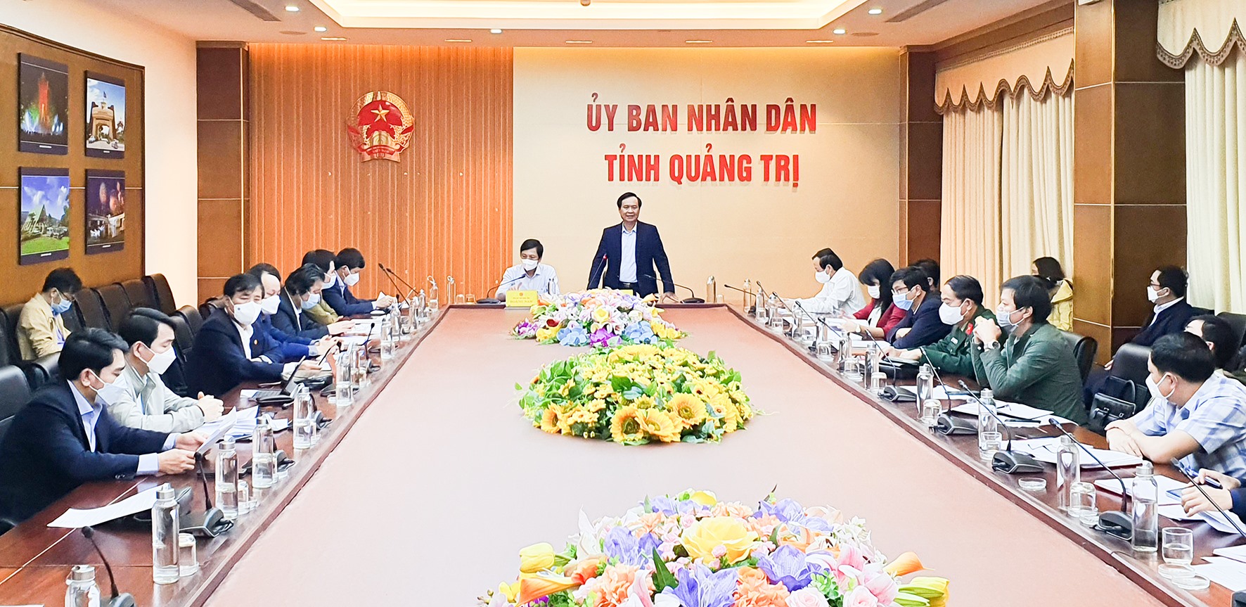 Chủ tịch UBND tỉnh Võ Văn Hưng khẳng định quyết tâm phải đưa học sinh trở lại trường học tập trung nhưng phải đảm bảo an toàn - Ảnh: L.N