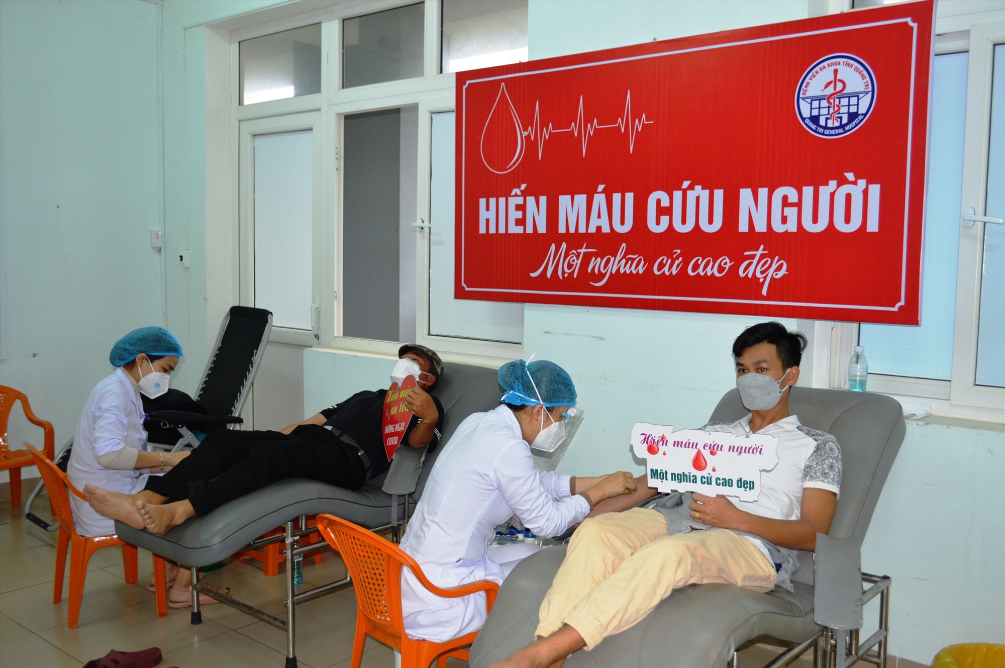 Ngày hội hiến máu tình nguyện “Chủ nhật đỏ” lần thứ XIV, đợt 1 năm 2022 thu hút 300 tình nguyện viên tham gia và thu được hơn 200 đơn vị máu - Ảnh: ĐV