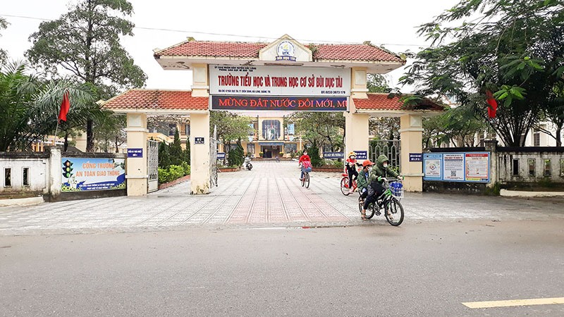 Trường TH&THCS Bùi Dục Tài, thị trấn Diên Sanh, huyện Hải Lăng được đầu tư xây dựng khang trang, hiện đại - Ảnh: N.V