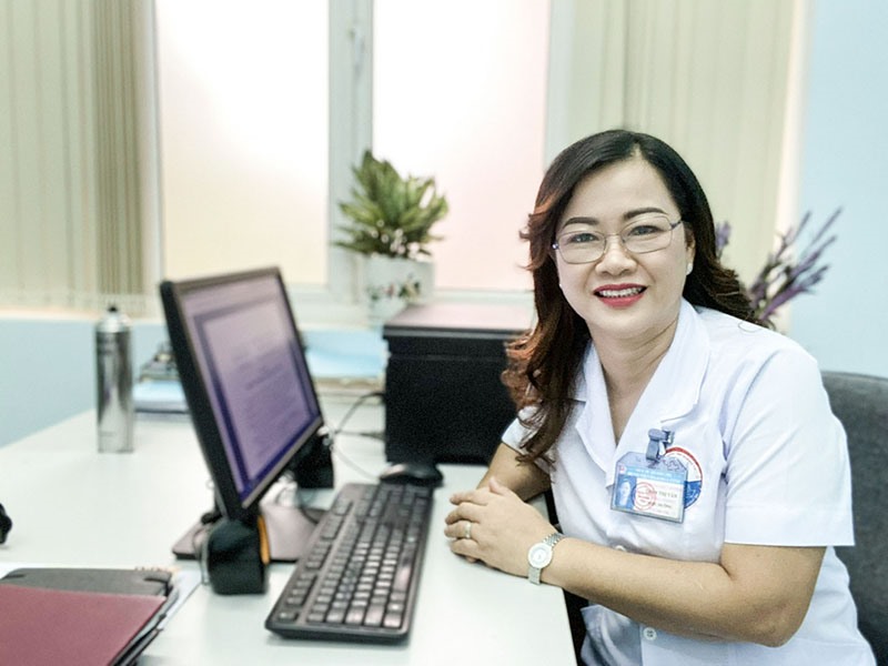 Chị Trần Thị Vân luôn tận tâm với nghề và hết mình với hoạt động công đoàn - Ảnh: NVCC