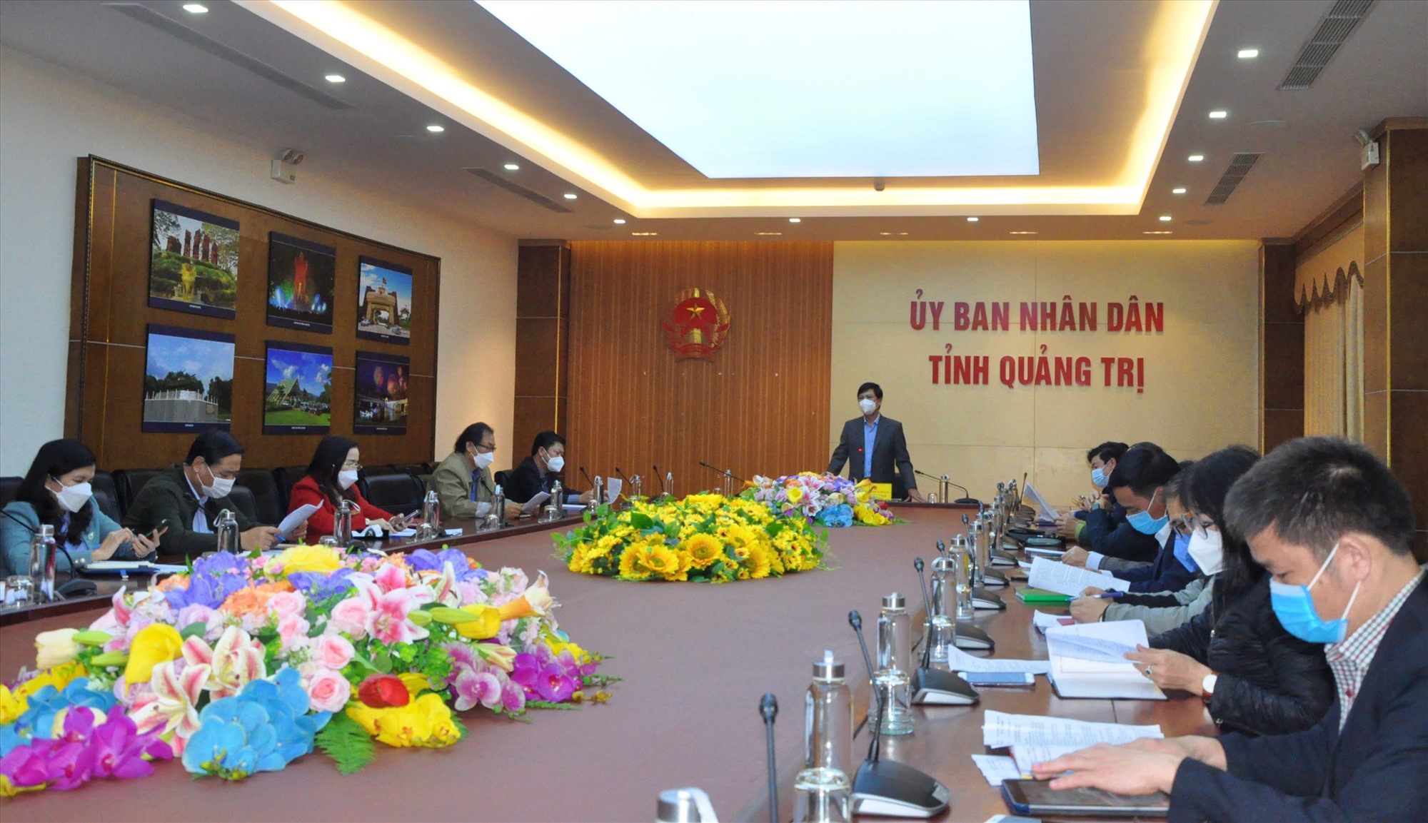 Phó Chủ tịch UBND tỉnh Hoàng Nam yêu cầu quản lý chặt vấn đề giá cả, chất lượng thuốc, vật tư y tế - Ảnh: Q.H