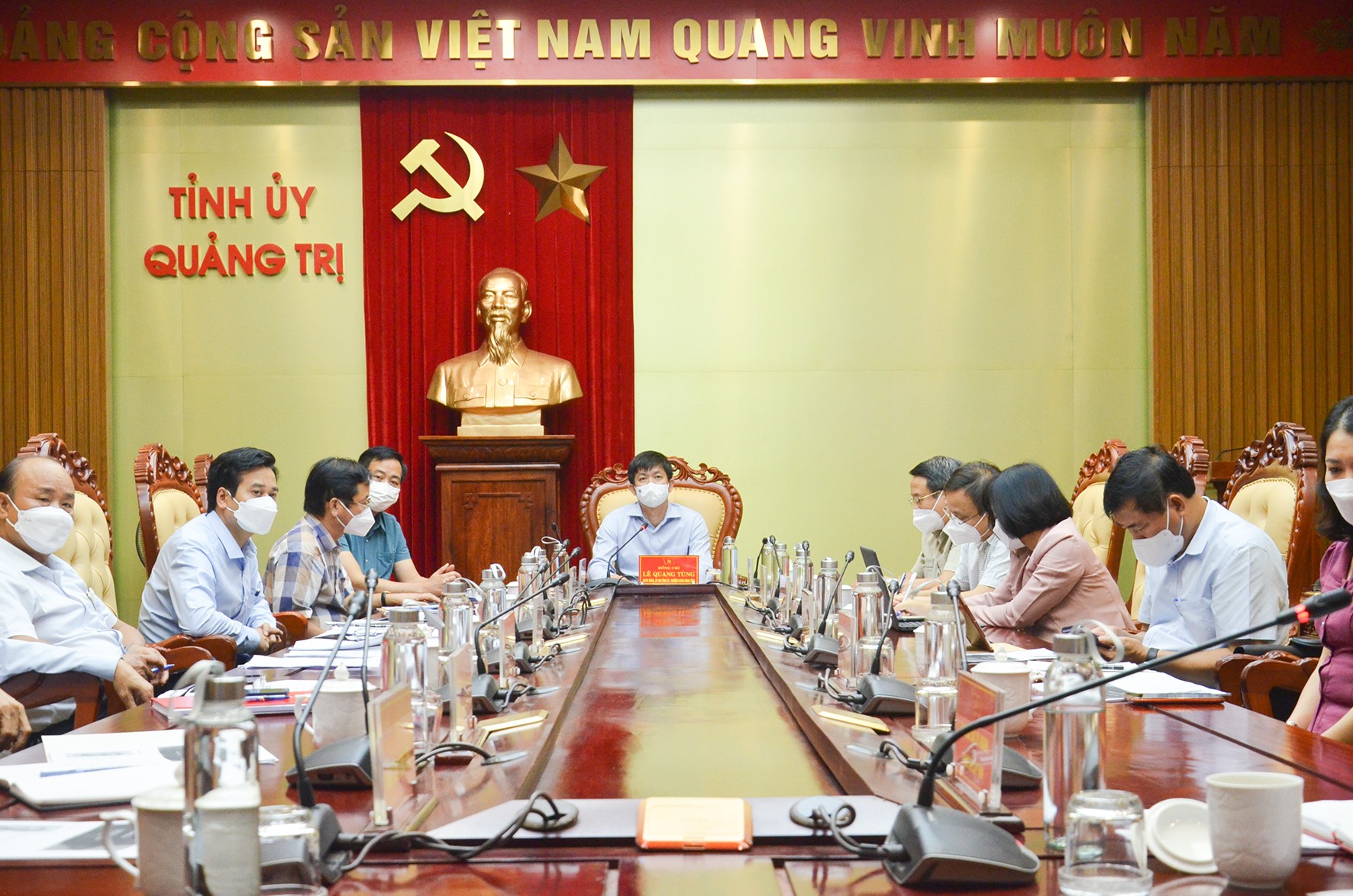 Bí thư Tỉnh ủy Lê Quang Tùng chủ trì cuộc họp nghe đơn vị tư vấn báo cáo ý tưởng Quy hoạch vùng sân bay Quảng Trị - Ảnh: L.M
