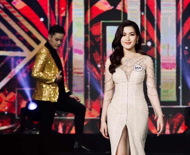 Trần Nguyên Minh Thư tự tin thể hiện mình tại cuộc thi Hoa hậu Du lịch Đà Nẵng 2022 - Ảnh: NVCC