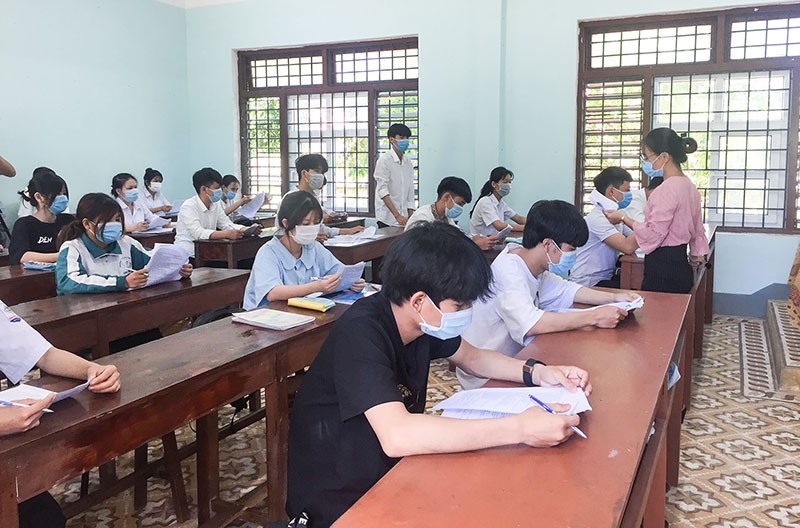 Trường THPT Chu Văn An, Triệu Phong nỗ lực dạy và học tốt trong mùa dịch để đảm bảo kiến thức cho học sinh trong kỳ thi tốt nghiệp và đại học - Ảnh: T.A.M