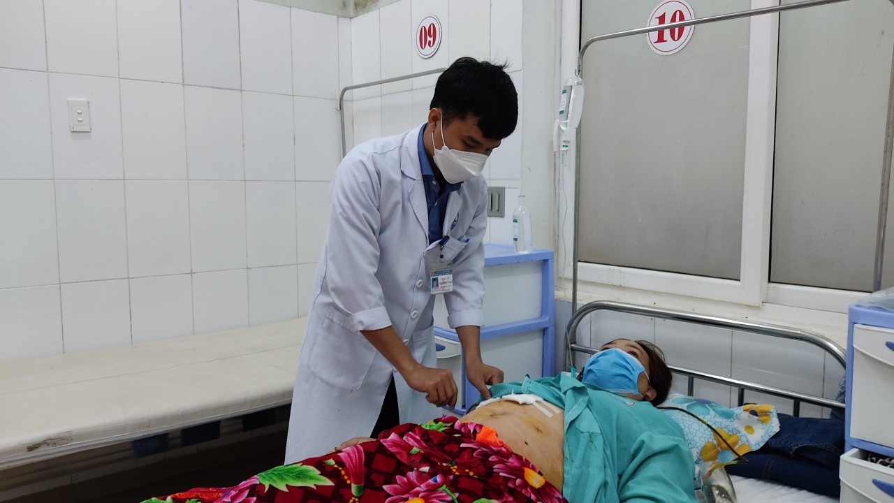 Sau phẫu thuật, hiện bệnh nhân Nguyễn Thị L. đã tỉnh táo - Ảnh: BVĐK cung cấp