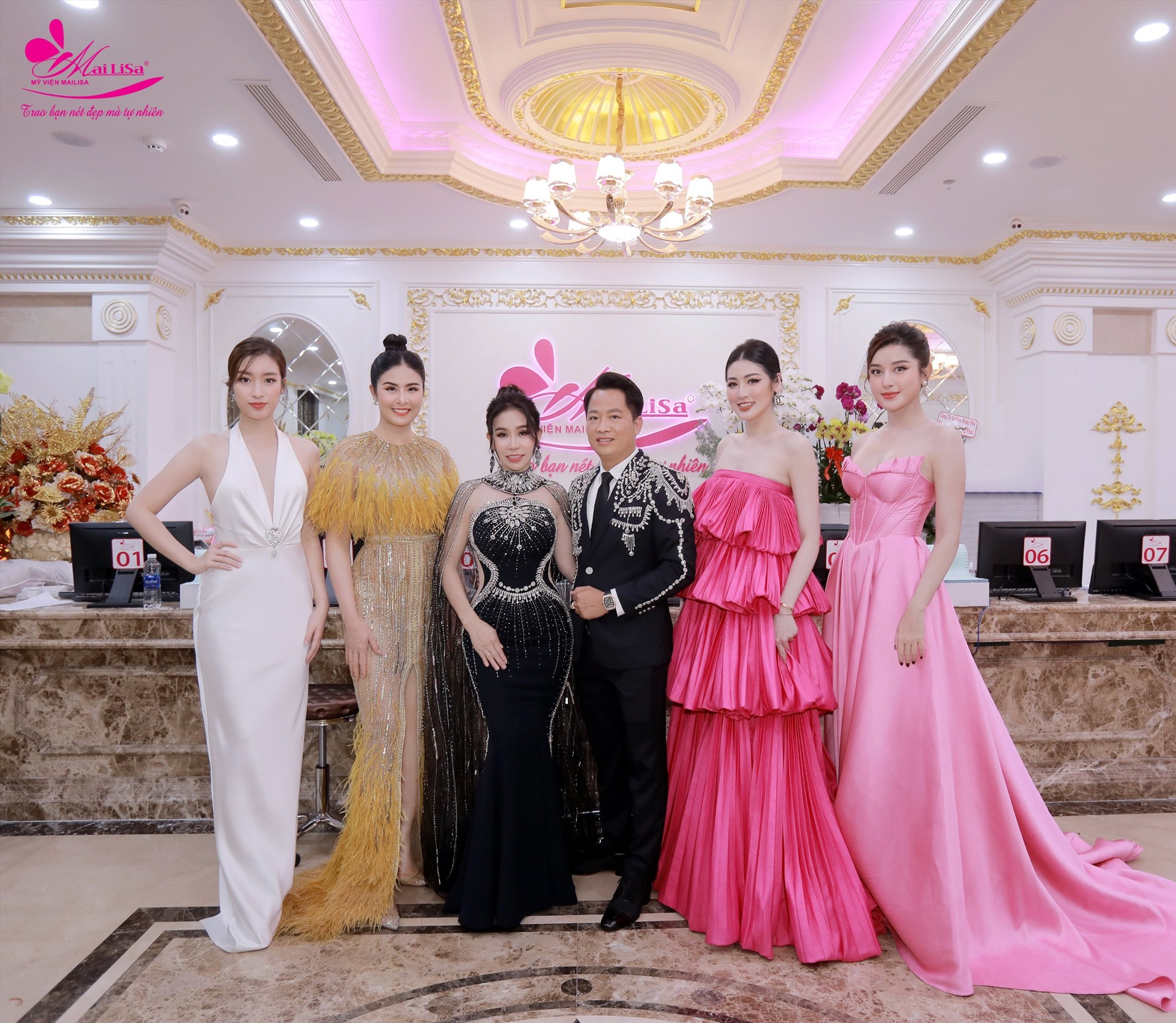 Các Hoa hậu - Á hậu tham dự lễ khai trương chi nhánh Đà Nẵng