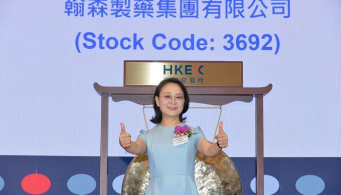7. Zhong Huijuan: Giá trị tài sản ròng: 8,1 tỷ USD. Bà Zhong thành lập công ty dược phẩm Hansoh Pharmaceuticals (niêm yết tại Hong Kong) vào năm 2015. Bà là chủ tịch công ty và cùng với con gái Sun Yuan sở hữu hơn 3/4 cổ phần. Mã này đã giảm 50% trong một năm qua. (Ảnh: Bloomberg)
