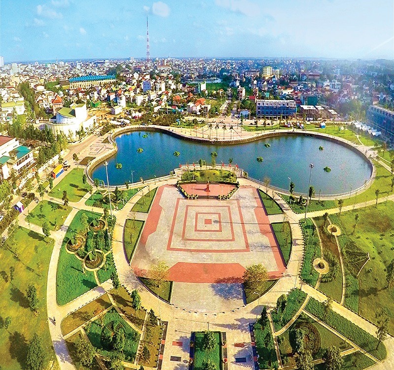 Công viên Fidel được xây dựng tạo điểm nhấn không gian, kiến trúc cho TP. Đông Hà - Ảnh: KHÁNH TOÀN
