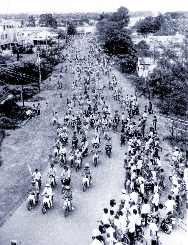 Lễ Quốc Khánh 2/9/1989 tại Đông Hà - Ảnh:  HỒ THANH THOAN