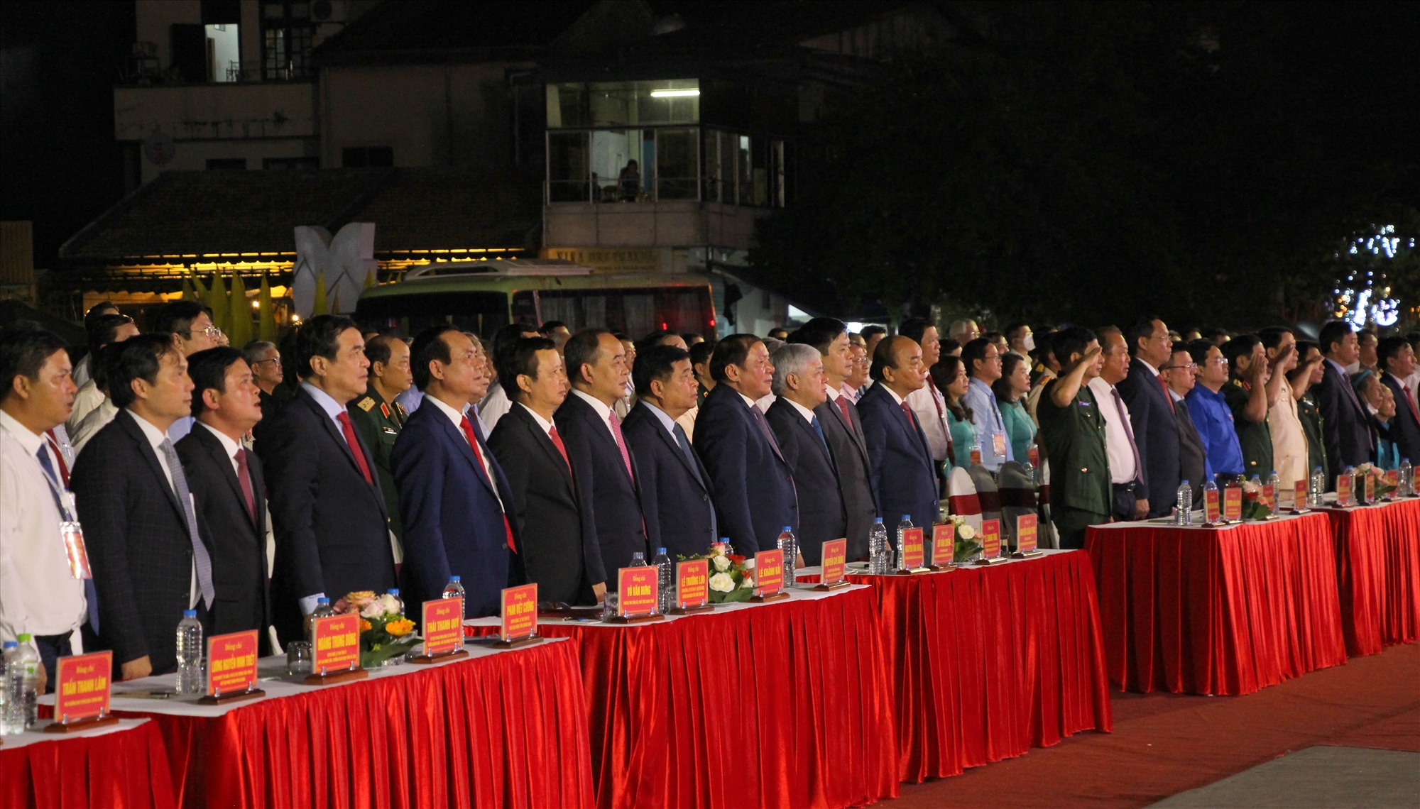 Lãnh đạo Đảng, Nhà nước và tỉnh Quảng Trị cùng các đại biểu dự lễ kỷ niệm - Ảnh: THÀNH DŨNG