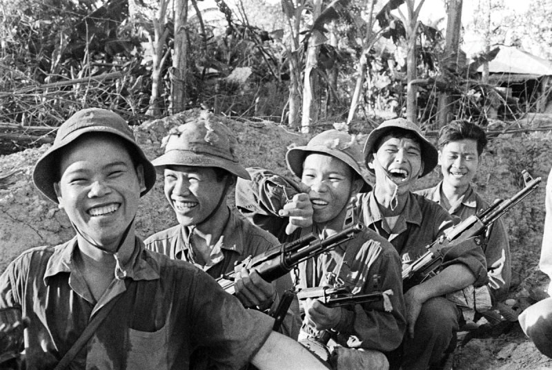 Nụ cười của những người chiến thắng ở Thành cổ Quảng Trị, năm 1972 -Ảnh: ĐOÀN CÔNG TÍNH
