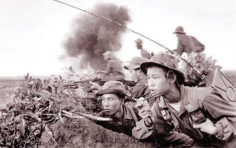 Tấn công Đồi Đá, cao điểm 544 Phu Lơ, xã Cam Tuyền, huyện Cam Lộ, Quảng Trị, tháng 4 năm 1970 - Ảnh: ĐOÀN CÔNG TÍNH