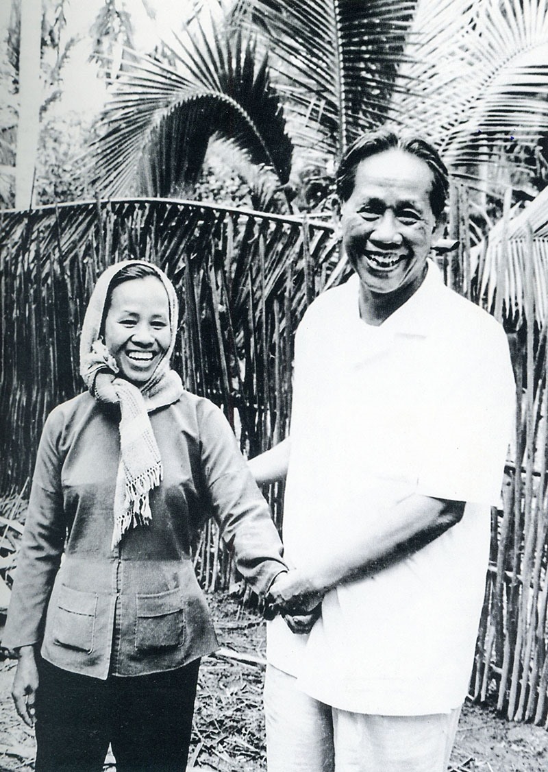 Đồng chí Lê Duẩn và chị Lê, người đã nuôi và chăm sóc đồng chí trong những năm đầu chống Mỹ - Ảnh: T.L