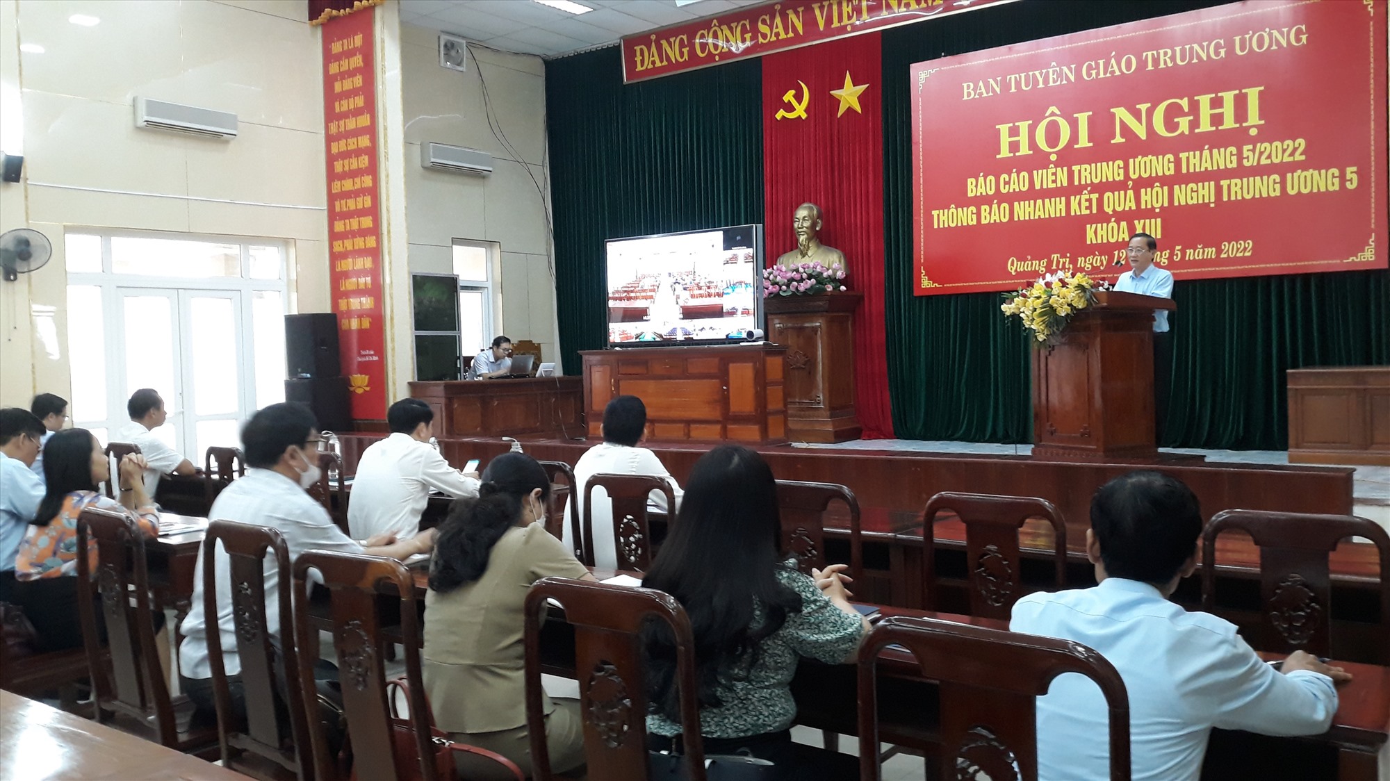 Trưởng Ban Tuyên giáo Tỉnh ủy Hồ Đại Nam báo cáo tổng quan kết quả hoạt động kỷ niệm các ngày lễ lớn vừa qua của tỉnh Quảng Trị- Ảnh: NV