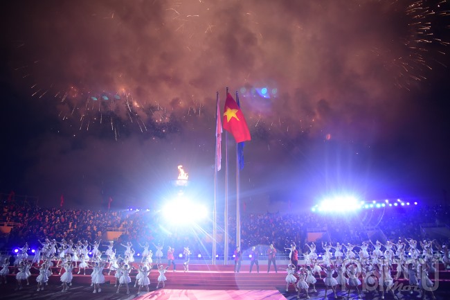 Ca khúc chính thức của SEA Games 31 được vang lên trên sân Mỹ Đình.