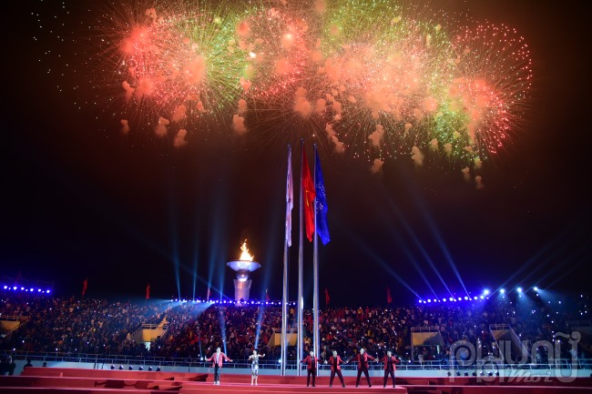 Màn pháo hoa rực rỡ chính thức khép lại một Lễ khai mạc SEA Games 31 đầy ấn tượng của