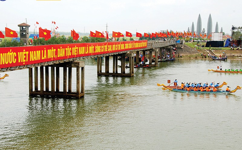 Lễ hội đua thuyền trên sông Bến Hải  -Ảnh: L.Q.H
