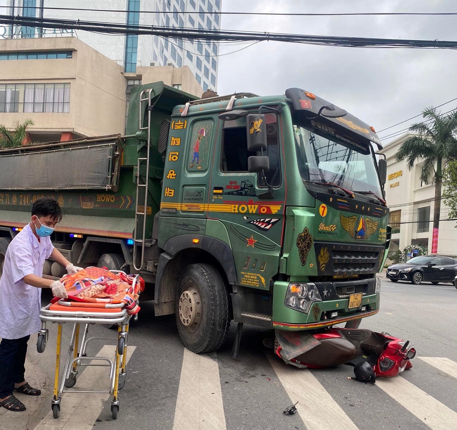 Hiện trường vụ tai nạn giao thông xảy ra tại ngã tư đường Lê Duẩn - Đặng Dung -  Nguyễn Trãi ngày 19/5 khiến 1 người tử vong - Ảnh: MXH