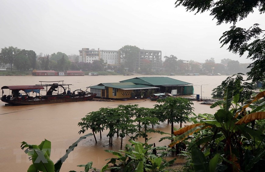 Liên tiếp trong những ngày qua (từ ngày 22/5/2022 đến nay), trên địa bàn tỉnh Tuyên Quang xuất hiện xuất hiện mưa, có nơi mưa rất to khiến mực nước sông Lô tại thành phố Tuyên Quang dâng cao đến hơn 21m. (Ảnh: Quang Đán/TTXVN)