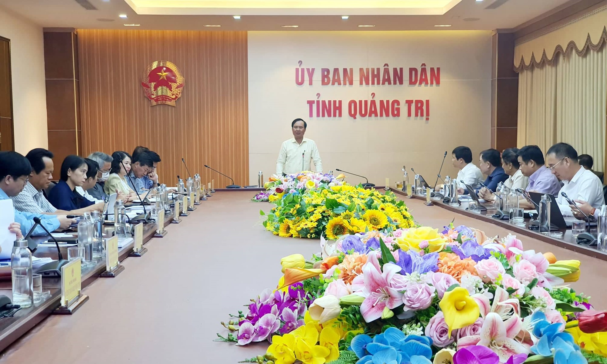Chủ tịch UBND tỉnh Võ Văn Hưng đề nghị chủ đầu tư nghiên cứu sử dụng công nghệ sản xuất gang thép hiện đại triển khai dự án - Ảnh: T.T