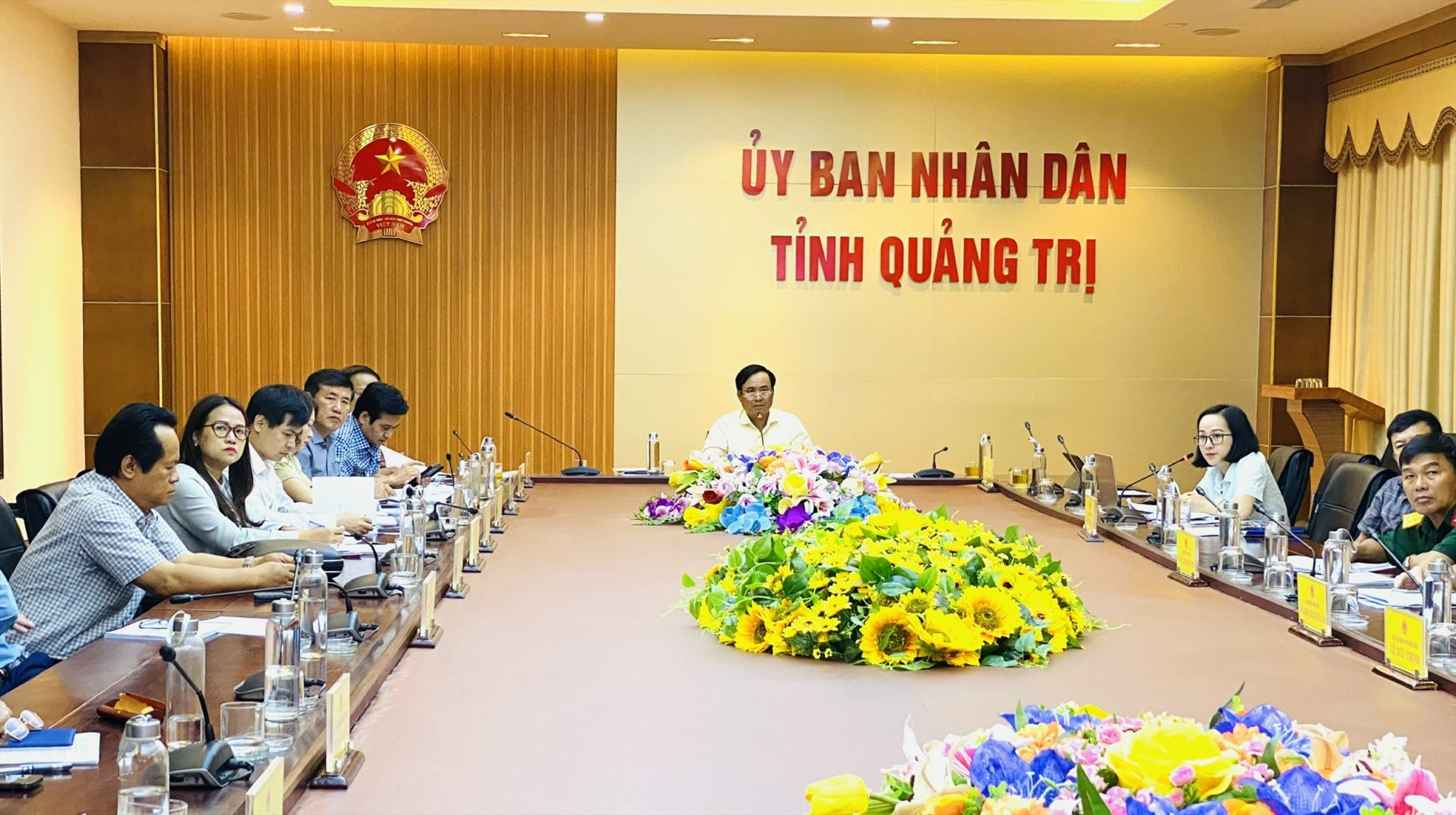 Chủ tịch UBND tỉnh Võ Văn Hưng đề nghị các đơn vị tư vấn hoàn thành bản điều chỉnh quy hoạch trước ngày 15/6 - Ảnh: T.T