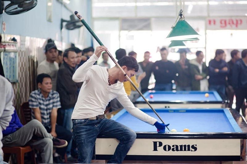 Ngày càng có nhiều người làm quen với bộ môn billiards - Ảnh: N.B