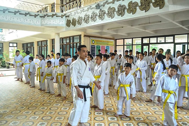 Các em thiếu nhi vui mừng, phấn khởi khi trở lại học môn Karate tại Nhà Thiếu nhi tỉnh - Ảnh: M.Đ