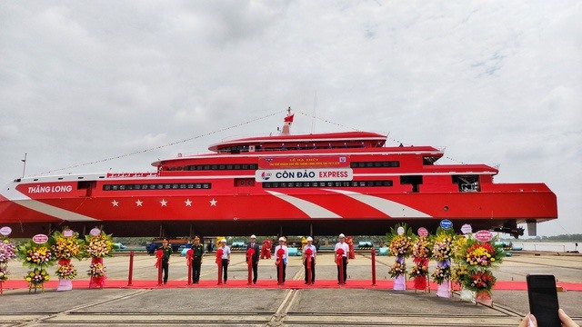 Hạ thủy siêu tàu khách cao tốc Thăng Long – tàu 1 thân lớn nhất Việt Nam.