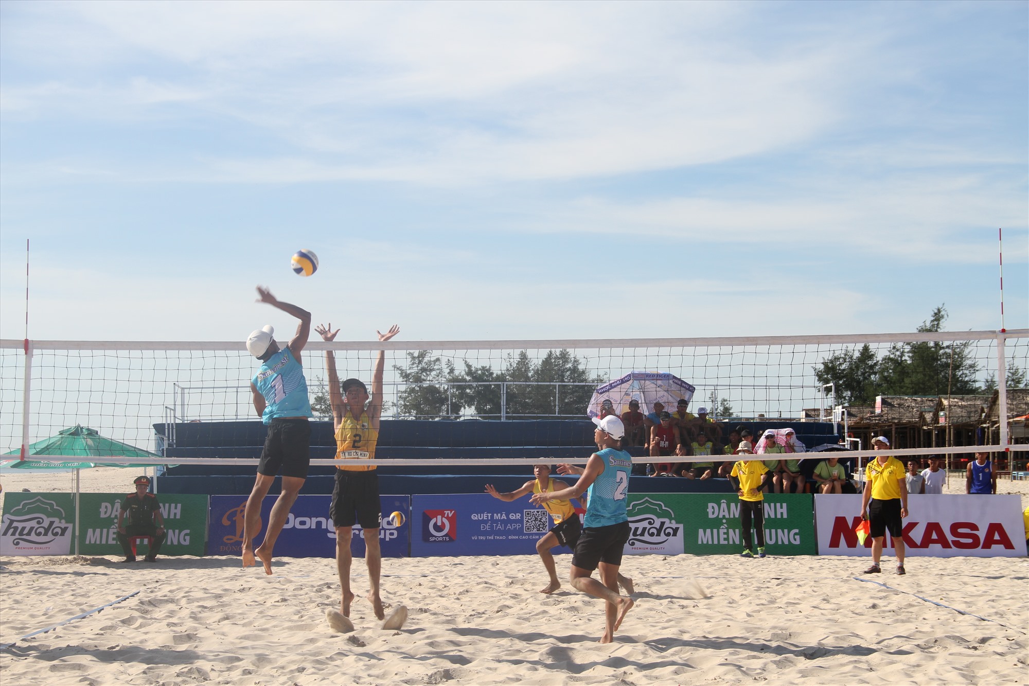 Giải vô địch Bóng chuyền bãi biển 2x2 quốc gia năm 2022 diễn ra từ ngày 23-26/6/2022 tại Bãi biển Cửa Việt, huyện Gio Linh.