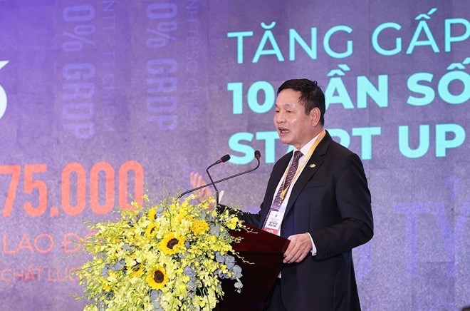 Chủ tịch Hội đồng quản trị Tập đoàn FPT Trương Gia Bình trình bày tham luận. (Ảnh: Dương Giang/TTXVN)