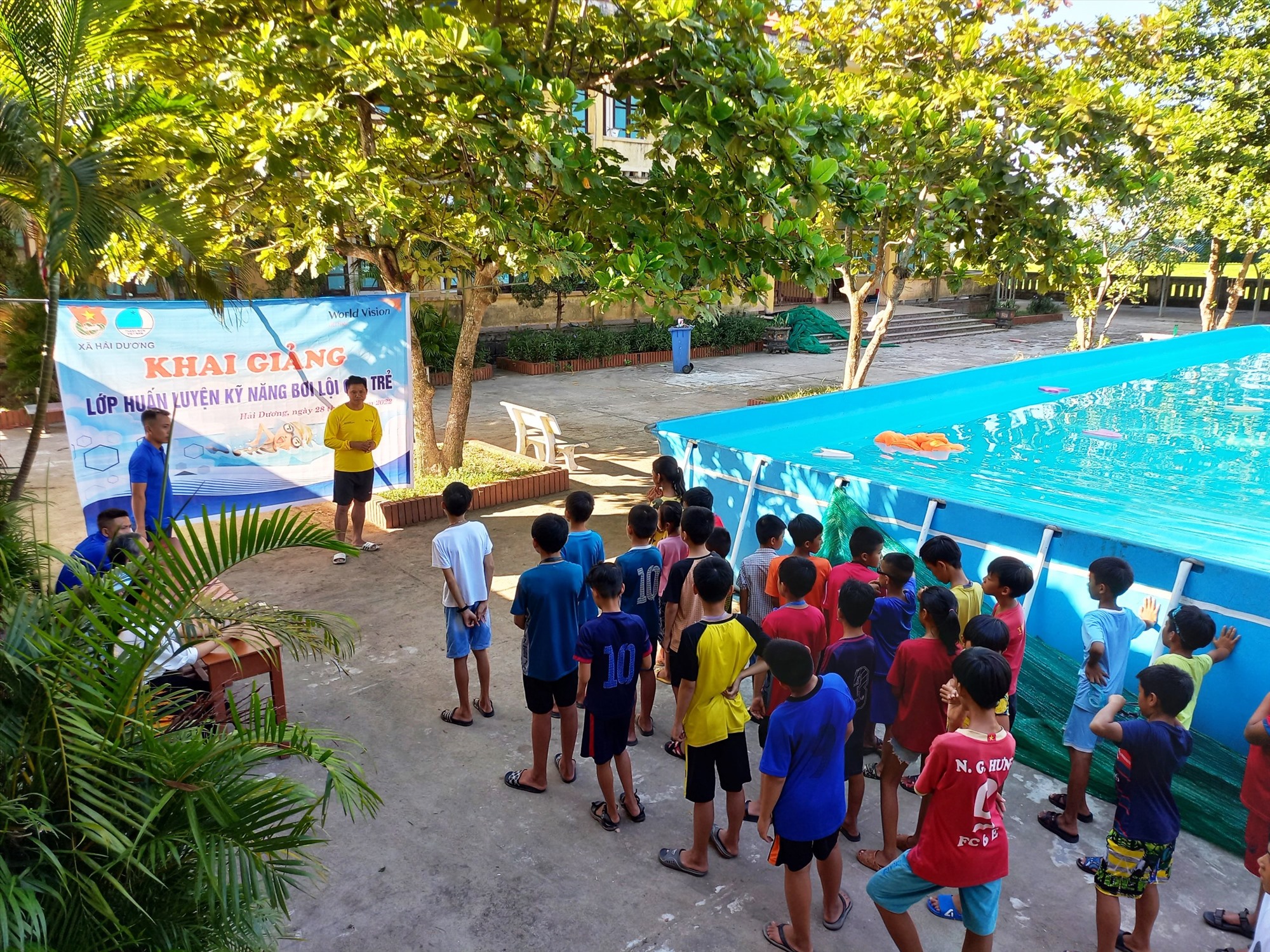 Xã đoàn Hải Dương tổ chức khai giảng khóa huấn luyện kỹ năng bơi lội miễn phí cho trẻ trong dịp hè 2022 - Ảnh: Đ.V