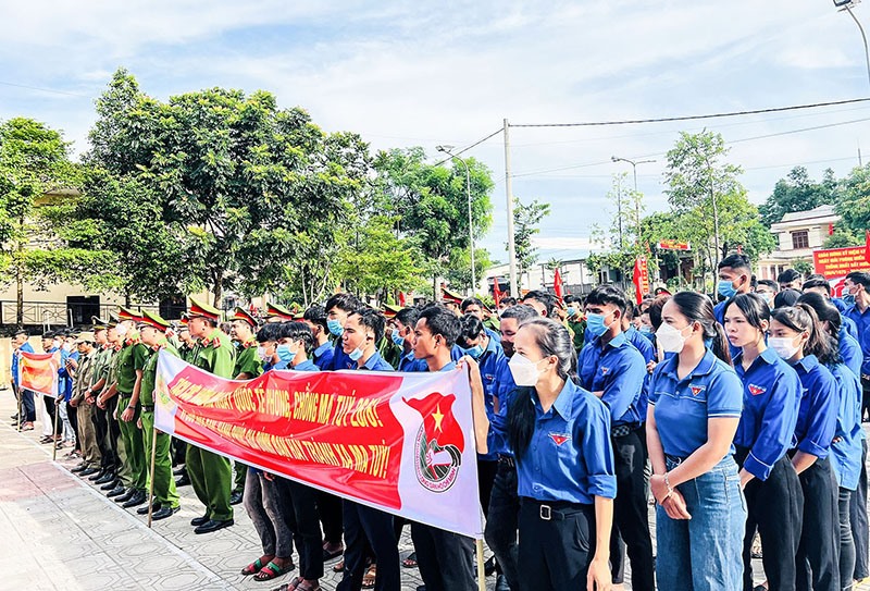 Đoàn viên thanh niên huyện Đakrông luôn xung kích tình nguyện cống hiến xây dựng quê hương - Ảnh: T.T
