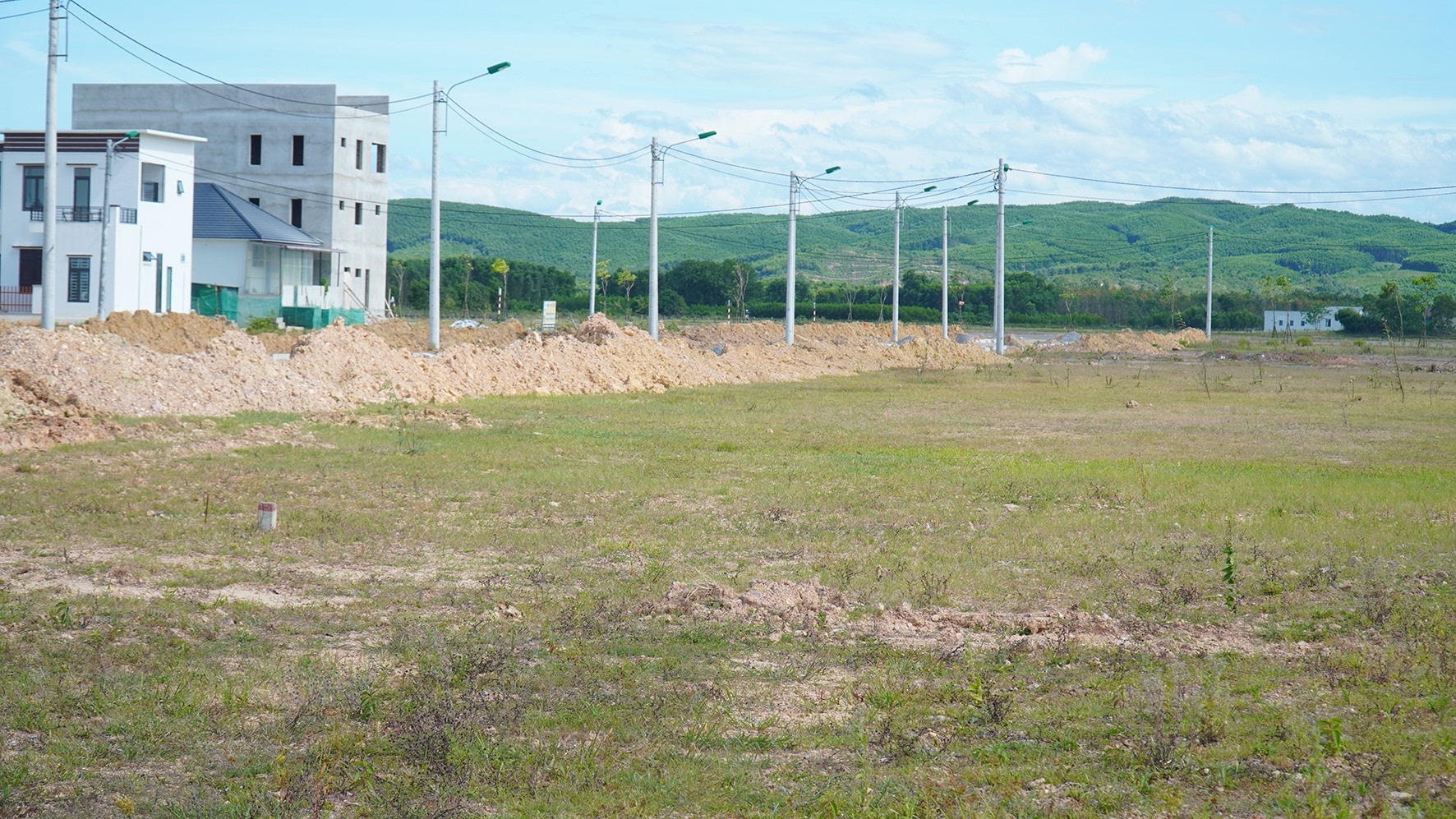 Khu vực có các lô đất bị hủy kết quả trúng đấu giá quyền sử dụng tại thị trấn Cam Lộ-Ảnh: Anh Vũ