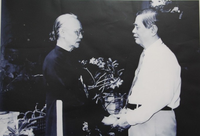 Bà Ngô Thị Huệ và người bạn đời - cố Tổng bí thư Nguyễn Văn Linh tại TP.HCM tháng 1.1989.