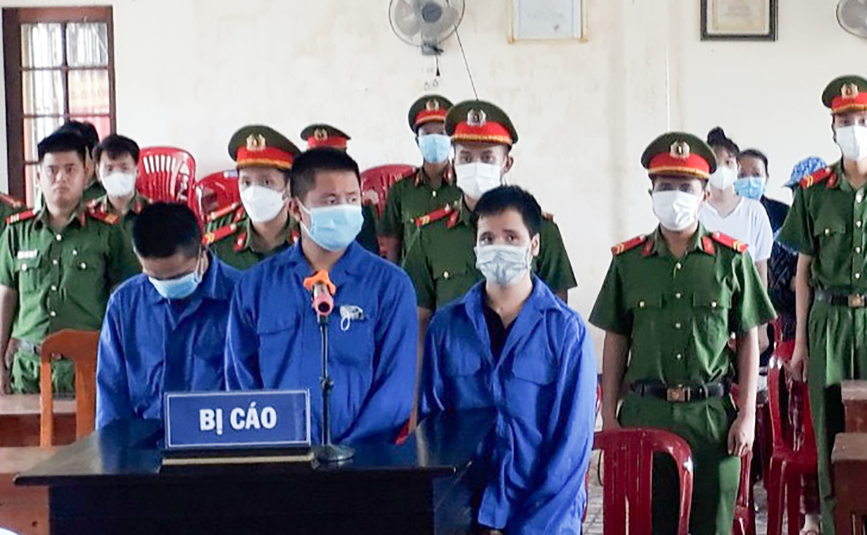 Các bị cáo Trần Thị Bình, Hoàng Thị Thu Hà và Lê Quang Thắng tại phiên tòa xét xử sáng 30/6 - Ảnh: Đ.V