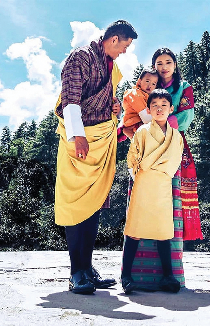 Quốc vương Bhutan cùng gia đình - Ảnh: T.L