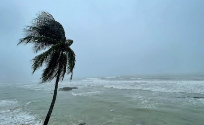 Mưa bão lớn tại Phú Quốc (Ảnh: Huỳnh Quang Khải)