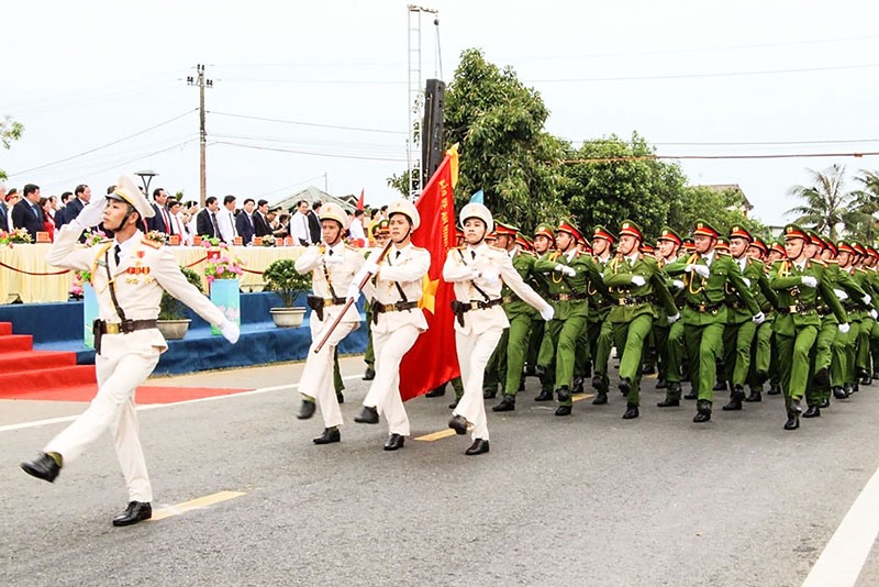Duyệt binh khối Cảnh sát nhân dân chào mừng kỷ niệm 50 năm Ngày giải phóng Quảng Trị 1/5 (1972 - 2022) - Ảnh: TRẦN KHÔI