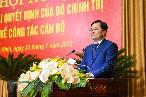 Tân Bí thư Tỉnh ủy Bắc Ninh Nguyễn Anh Tuấn phát biểu tại hội nghị. (Ảnh: Thanh Thương/TTXVN)