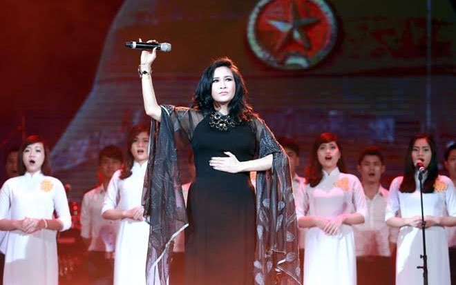 Thanh Lam hát “Màu hoa đỏ” trong chương trình Bài hát yêu thích (Ảnh: BTC)