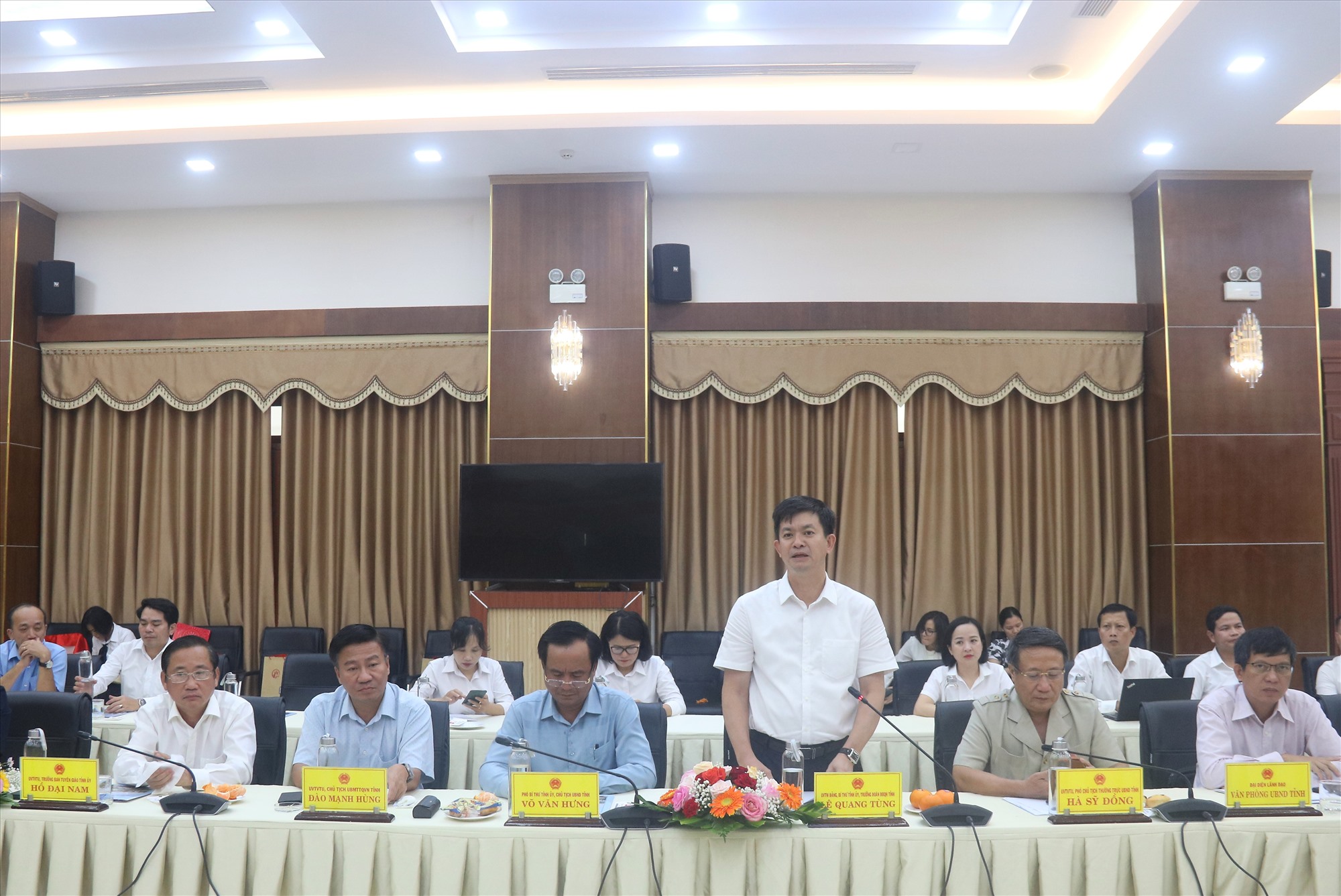 Bí thư Tỉnh ủy, Trưởng Đoàn ĐBQH tỉnh Lê Quang Tùng phát biểu tại buổi làm việc - Ảnh: N.B